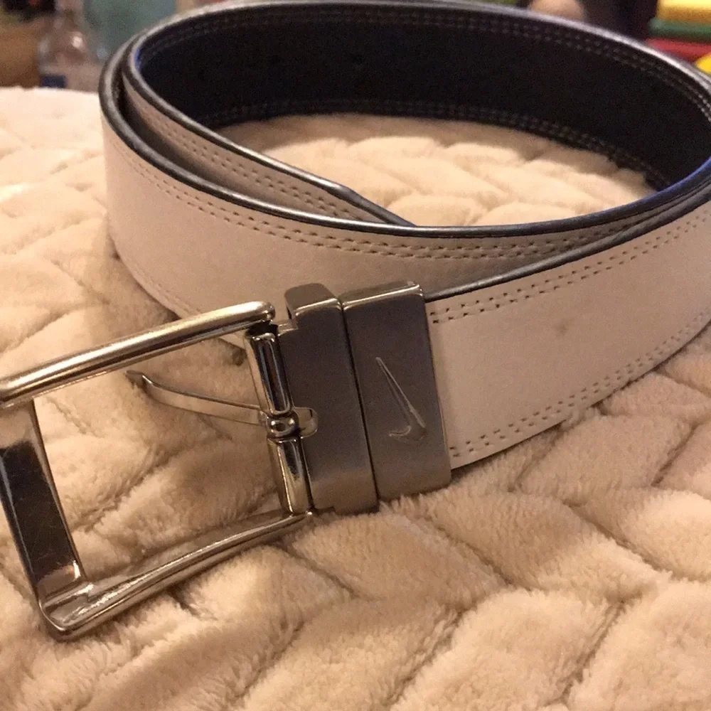 NIKE Men Double Row Stitched Reversible Leather Belt Black/White Silver Buckle